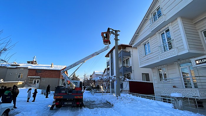 Isparta Belediye Başkanı: 'Akşama Kadar Her Yere Elektrik Vereceğiz'