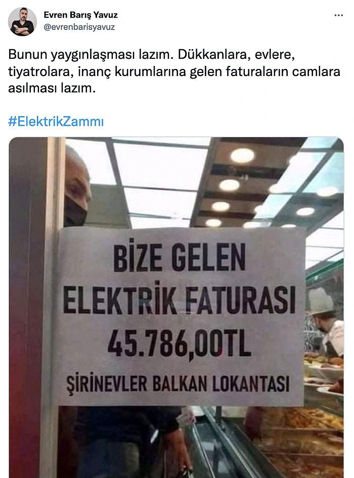 Herkesin İliğini Kurutan Zamlı Elektrik Faturalarını Artık Esnaflar Camlarına Asarak Protesto Ediyor!