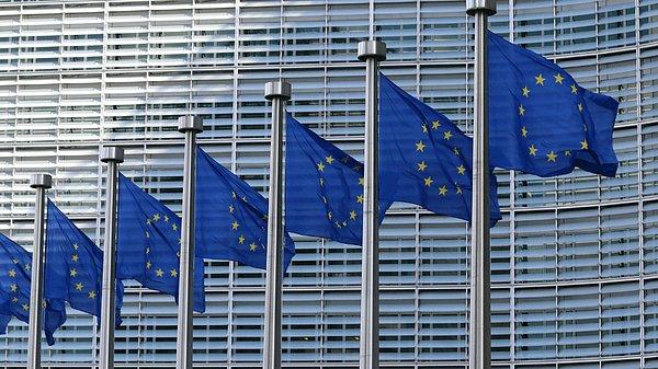 Avrupa Birliği yasaları, teknoloji devlerini zorlamaya devam ediyor.