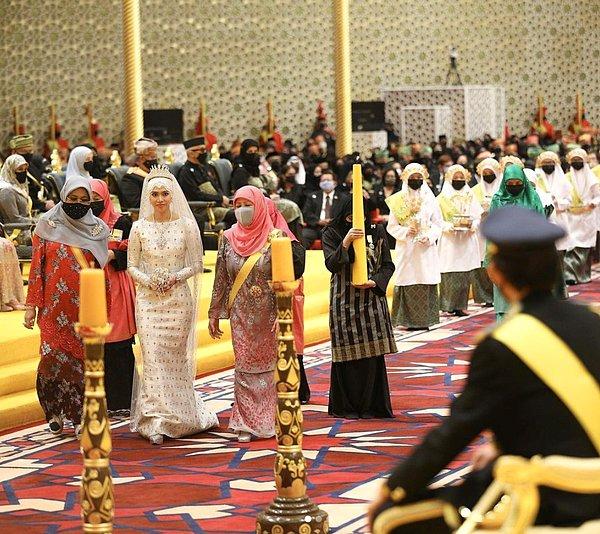 Brunei Sultanı'nın altıncı kızı Prenses Fadzilah Lubabul Bolkiah geçen hafta kraliyet ailesine yakışır bir törenle dünya evine girdi.