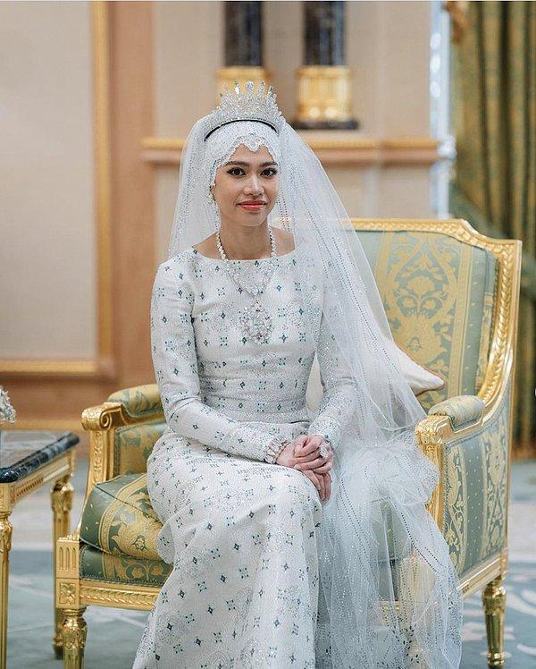 2014 yılında Aquila Style dergisi prensesin altın kalpli olduğunu ve birçok hayır kurumlarına bağış yaptığını söylemişti. Jurnal Soreang gazetesi de prensesin Brunei'de kahve zinciri olduğunu yazmıştı.