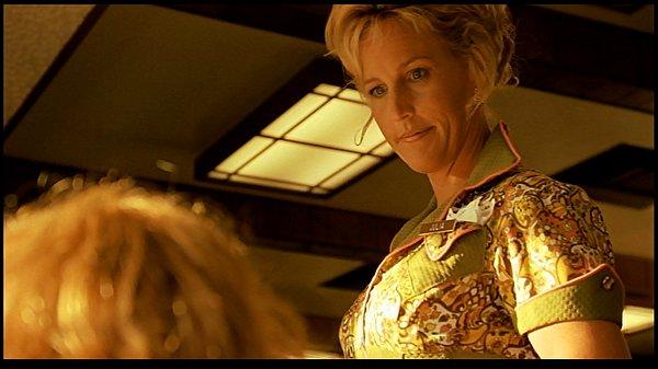 6. Erin Brockovich'te (2000), Julia Roberts'ın oynadığı Erin, bir restoranda yemek sipariş ediyor.
