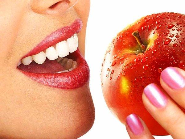 İster inanın ister inanmayın ama elma da libido arttıran yiyeceklerden! Yapılan araştırmalar her gün bir tane elma yiyen kadınların seks hayatlarının diğerlerine göre çok daha sağlıklı ve canlı sürdüğünü kanıtlar nitelikte.