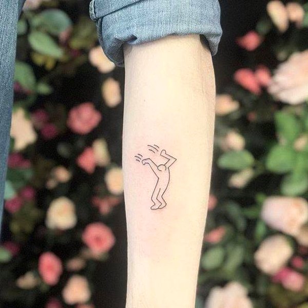 19. Minimal dövme düşünenler sanat aşıkları, ressam Keith Haring'in eserlerine de göz atabilir!