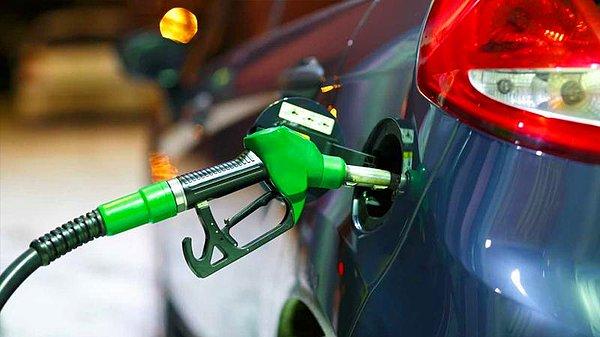 3. Dün motorin, bugün benzin! Enerji piyasasından edinilen bilgiye göre, motorindeki 80 kuruşluk zammın ardından bugün de benzine 72 kuruş zam geliyor.
