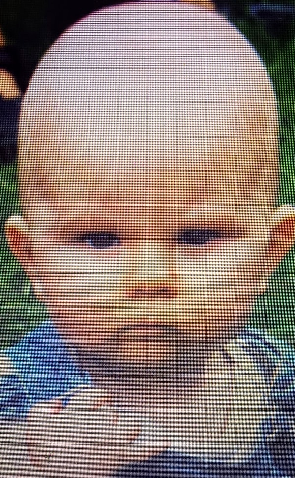 10. Когда я был ребенком, я пристально смотрел на незнакомцев. Не на мгновение, а на несколько часов, пока они не исчезнут из поля моего зрения. Мои родственники говорят, что я пугал их