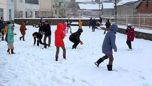 Uşak'ta Okullar Tatil Edildi