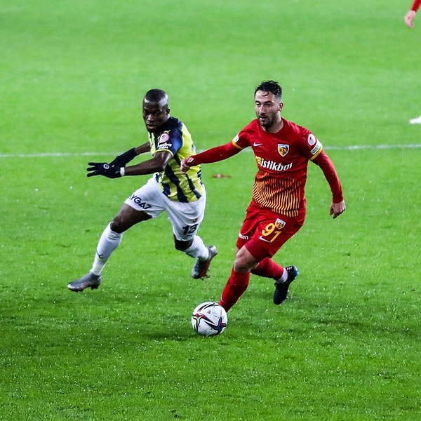 Ziraat Türkiye Kupası Son 16 Turu'nda ikinci yarıyı 10 kişi oynayan Yukatel Kayserispor, Fenerbahçe'yi 1-0 yenerek adını çeyrek finale yazdırdı.