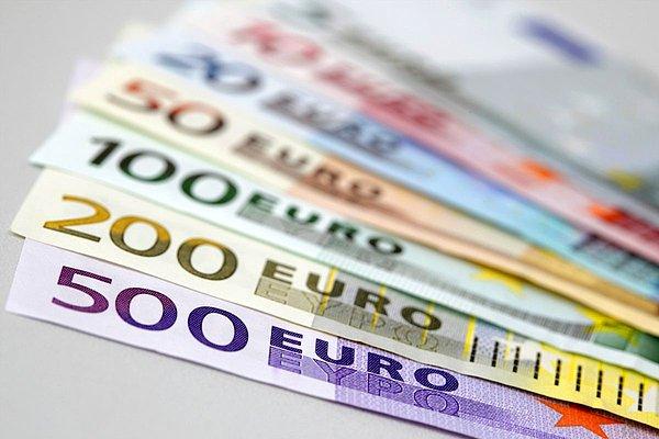 Euro kuru da sabah saatlerinde 30 TL'nin üzerine çıkarak 30,21 seviyesinni gördü.