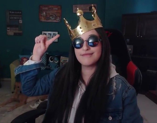 Pelin "Pqueen" Baynazoğlu'nu keyifli Twitch yayınları ile tanıyoruz.