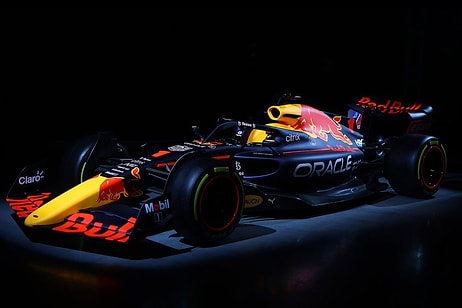 Red Bull, 2022 Formula 1 Aracı RB18'i Büyük Bir Şovla Tanıttı!