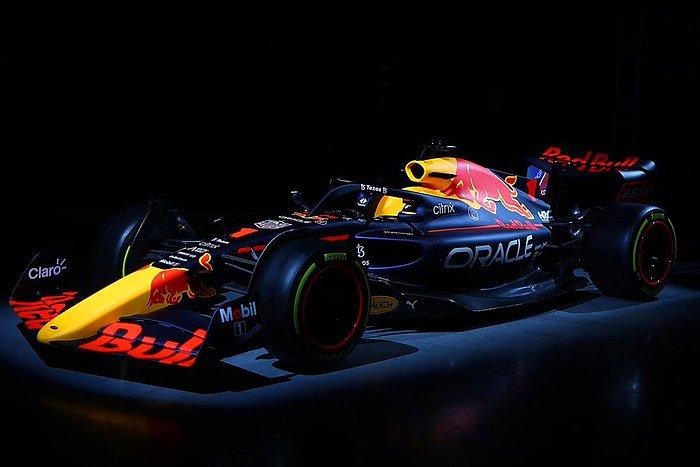 Red Bull, 2022 Formula 1 Aracı RB18'i Büyük Bir Şovla Tanıttı!