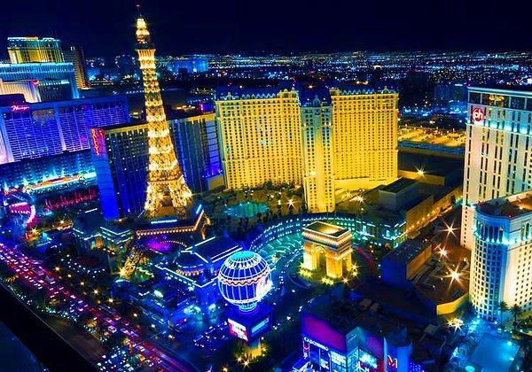Arizonalı turist Las Vegas'taki kumarhanede 229,999 dolar kazandı ancak kazandığını anlamadı!