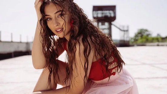 Baht Oyunu'nun Yıldızı Cemre Baysel'den Yeni Anlaşma!