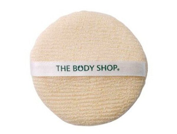 7. Yüz temizleme süngeriniz The Body Shop'tan.