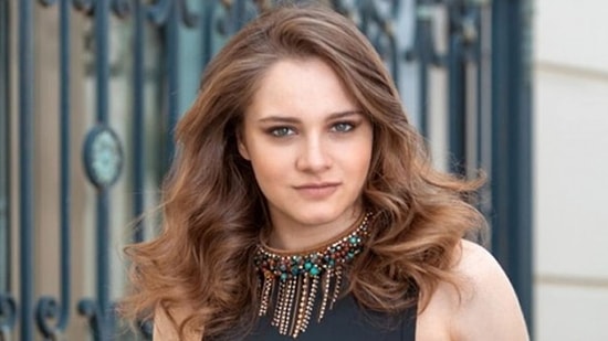 Miray Daner'in Çenesine Ne Oldu? Oğulcan Engin'in Sevgilisi Miray Daner Dolgu mu Yaptırdı?