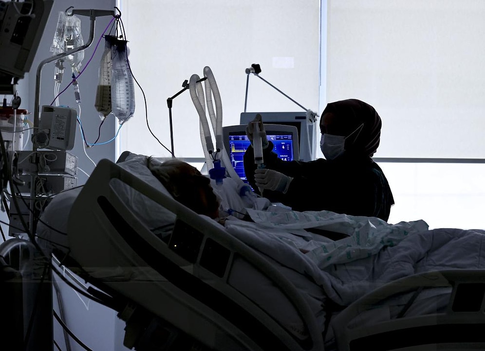 Türkiye'de Koronavirüs: Günlük Can Kaybı 300'e Yaklaştı!