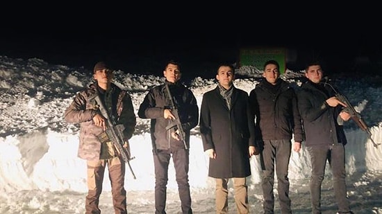 'Burası Hukuk Devleti' Diyen Kaymakam,  Kılıçdaroğlu'nun Soyunun Dayandığı Dergahı Silahla Bastı