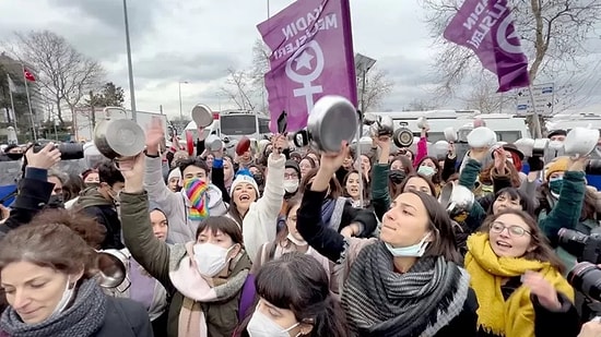 Kadıköy'de Kadınların Tencere-Tavalı Zam Protestosuna Polis Engeli