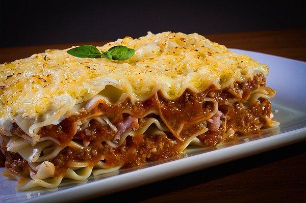8. Lasagna (Lazanya) Tarifi