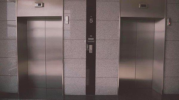 13. “Asansöre doğru koşarak gelen birini görüp asansörün kapılarını kapatmak”