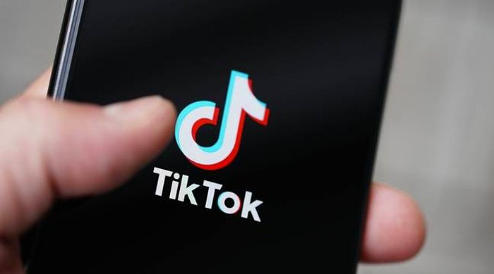 TikTok Canlı Yayınlar Arasında 'Seks Taklidi' Görüntülerini Öne mi Çıkarıyor?