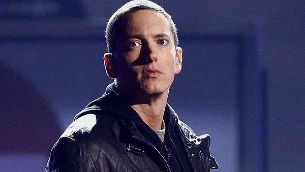 9. Eminem,Super Bowl final sahnesindeki hareketiyle gündeme oturdu!