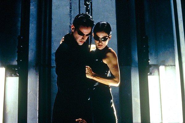 29. Carrie-Anne Moss ve Keanu Reeves — Matrix Serisi