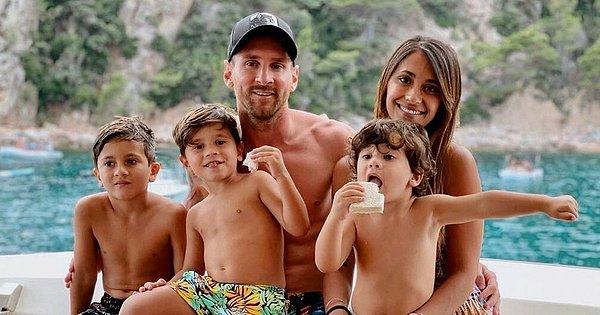 PSG takımının yıldızı Lionel Messi, 2017 yılında evlendiği Antonella Roccuzzo ile mutlu bir aile hayatı sürdürüyor!