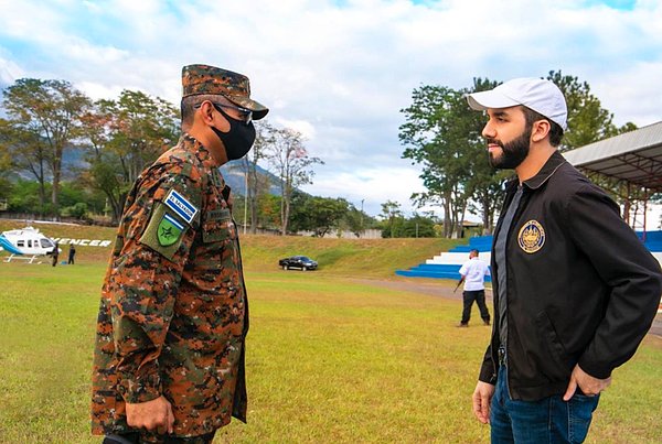 El Salvador tarihinin en genç başkanı, Twitter hesabından işten attığı ve işe yeni aldığı kişileri paylaştı.