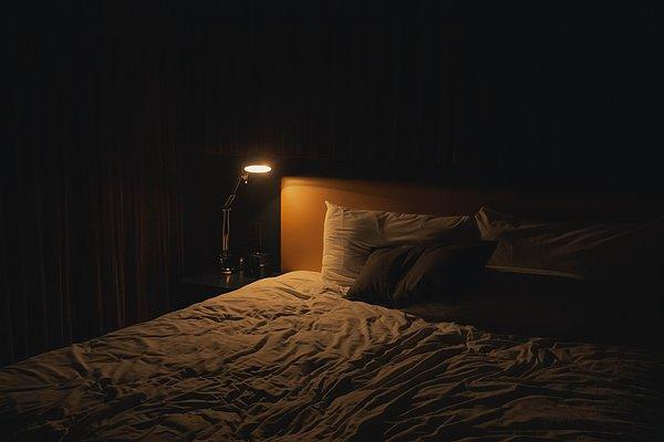 16 Yıldır Beraber Olan Çift Ayrı Yatak Odalarında Uyuduklarını Söyleyince Sosyal Medya İkiye 