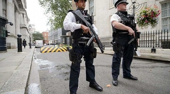 Londra'da Şüpheli Cisim Alarmı! Şehir Merkezindeki Dört Köprü Kapatıldı