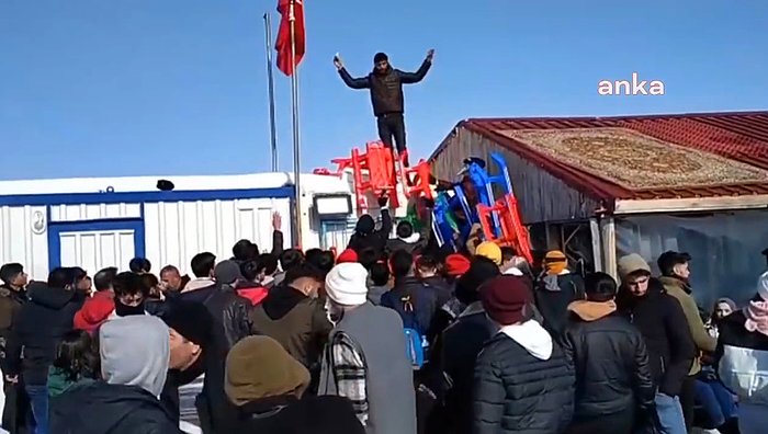 AKP Van İl Başkanlığı'nın Düzenlediği Festivalde Sucuk, Kokoreç ve Köfte Almak İsteyenler Arasında Kavga Çıktı