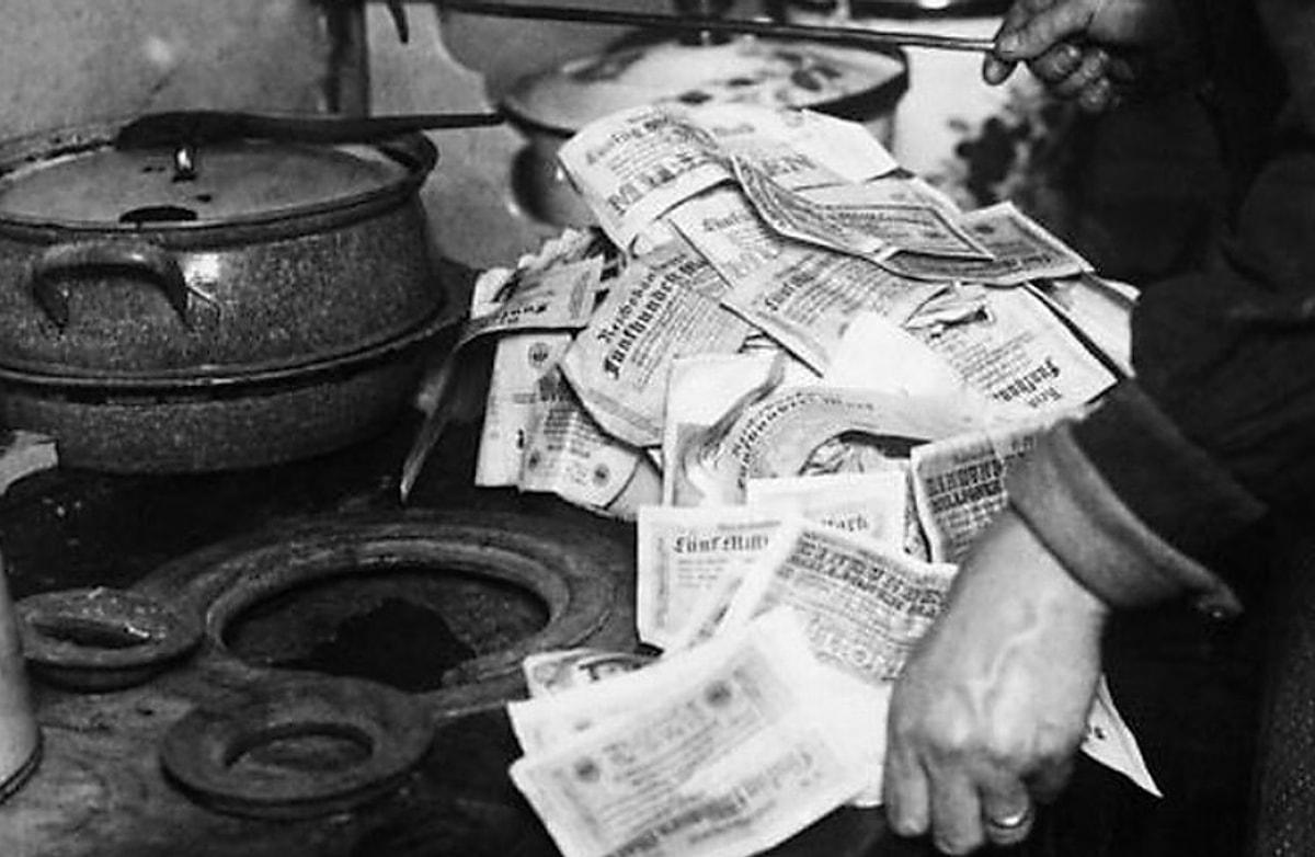Деньги второй мировой войны. Гиперинфляция в Германии 1923. Инфляция в Германии 1923. Германия 1923 год инфляция. Инфляция в Германии после первой мировой войны.