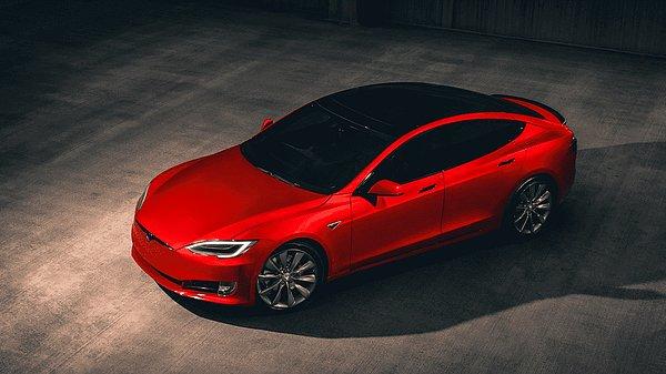 Tesla, yayaları uyaran Boombox özelliğine sahip 578 bin 607 aracını geri çağıracağını açıklamıştı. Kullanım alanının dışına çıkan bu özellik büyük tepkiler almıştı.