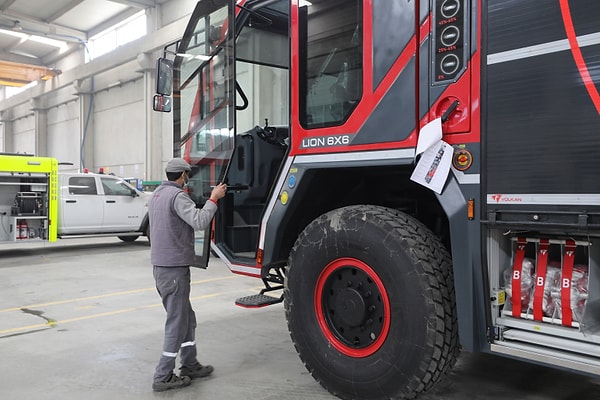 Lion serisi birçok farklı yetenek ve fonksiyona sahip olmasına rağmen tek bir operatör tarafından kolaylıkla kullanılabilecek kadar yalın bir özellik gösteriyor.