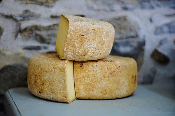 2. Amerika Birleşik Devletleri'nin Missouri'deki depolarında 635 milyon kilodan fazla peynir stoğu bulunmaktadır.