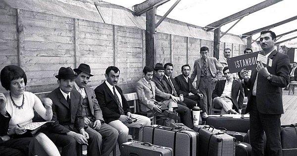 Yıl 1961 -  Misafir İşçi Göçü -Modern Dünyanın Yükselen Apartmanlarında Yaşam hayali