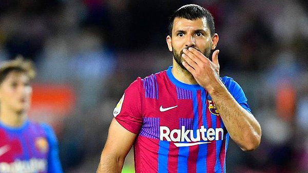 Kalp ritminde yaşadığı sorunlar nedeniyle Barcelona'da geçirdiği ilk sezonda kariyerine nokta koymak zorunda kalan efsane golcü Sergio Agüero, Twitter'da katıldığı bir soru-cevap etkinliğinde çarpıcı açıklamalar yaptı.