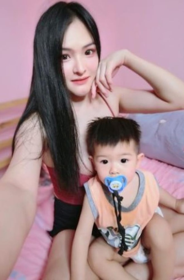 Отец погибшего Чаванакона, Понгрит Ханчароенпанна, рассказал, что когда они с женой снимали дома, из бассейна послышался звук. Они побежали к бассейну и увидели своего ребенка, порхающего в воде, он подпрыгнул в воду и вытащила ребенка, но было уже поздно.