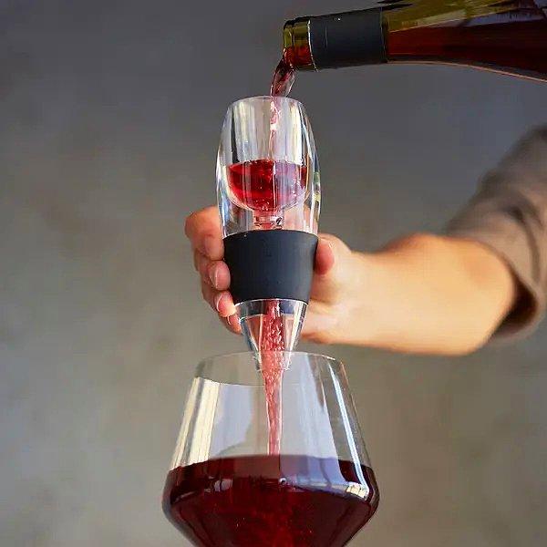 Şarap severler için yılın buluşu... Ucuz şarabın havalanmasını sağlayıp ona daha lezzetli bir tat veren bu şarap sürahisi her evde olmalı!