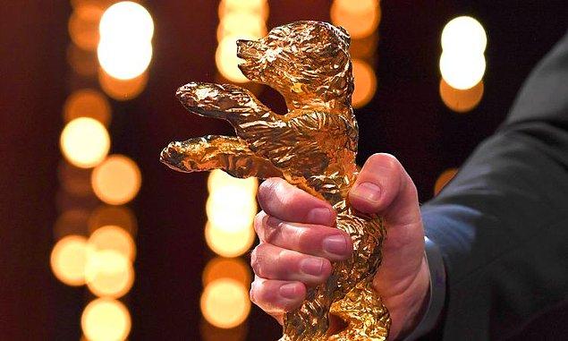 Türk Oyuncu Meltem Kaptan Berlin Film Festivali'nde 'En İyi Başrol Oyuncusu' Dalında Gümüş Ayı Ödülünü Aldı