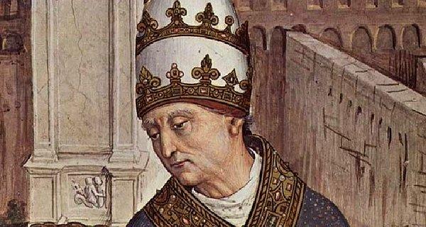 Enea Silvio Bartolomeo Piccolomini ismiyle 1405'te doğan Pius II, ölüm tarihi olan 1464'e kadar 210. Papa olarak görev yapar. 15. yüzyılın en etkili ve hümanist Papa'sı olarak anılan Pius II, yaşadığı çağ itibariyle Türk'lerle anılır.