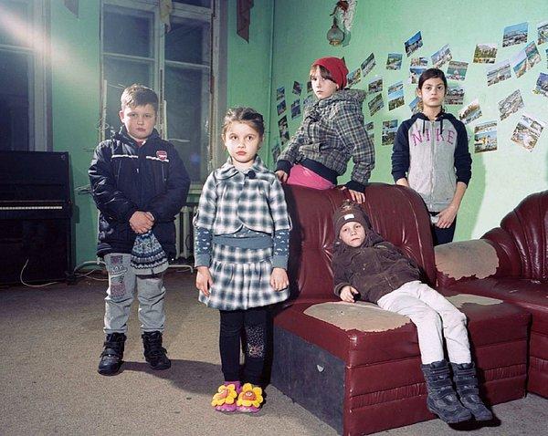 Korosteşiv bölgesindeki bir mülteci kampında yaşayan çocuklar, 2016.