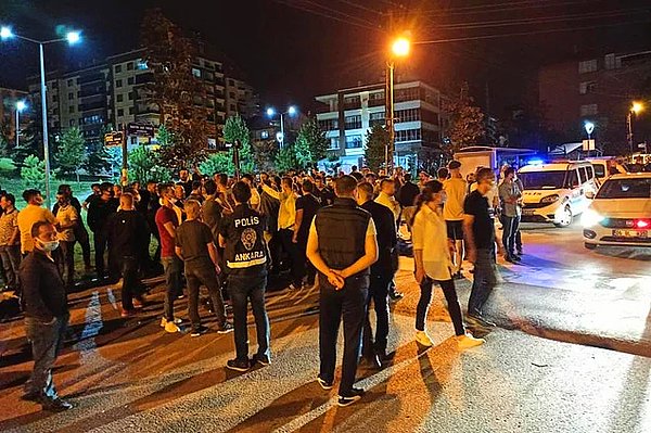 7. İçişleri Bakanlığı, geçen yıl şiddet olaylarının yaşandığı Ankara'nın Altındağ ilçesinde yabancıların mekânsal yoğunlaşmasını önlemek için 'seyreltme' projesi başlattı.