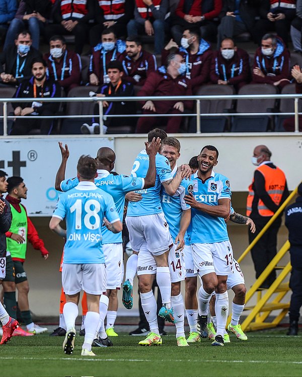 Maçta daha başka gol olmadı ve Trabzonspor Alanyaspor'u 4-0 yenmeyi başardı.