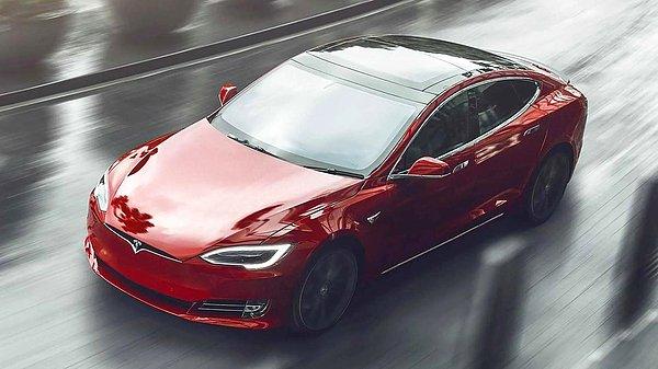 9. ABD hükümeti, Tesla otomobillerinin otoyollarda beklenmedik bir şekilde fren yaptığına dair raporları araştırıyor. 'Hayalet frenleme' adı verilen problem, ABD düzenleyicisi Ulusal Karayolu Trafik Güvenliği İdaresi (NHTSA) tarafından inceleniyor.