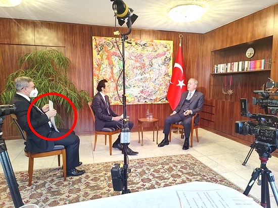 Akar'ın Münih'te Çekilen Fotoğrafı Sosyal Medyada Gündem Oldu: 'Bunun Dijital Olanı Var'