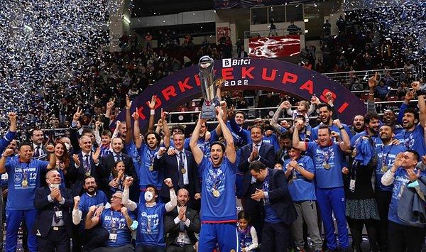 Anadolu Efes, bu sonuçla 12. kez kupanın sahibi oldu.