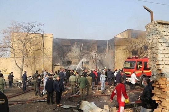 Ölü ve Yaralılar Var: İran'da Savaş Uçağı Düştü!